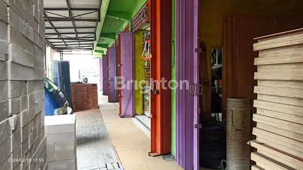 DIJUAL TOKO BANGUNAN BERIKUT ISINYA, KARYAWAN, MOBIL PU DAN GUDANG DI MALANG