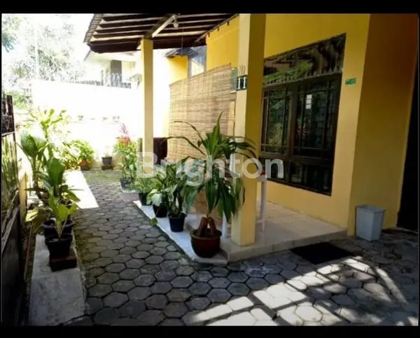 image RUMAH LUAS 2 LANTAI DI JL.KALIMANTAN, DEKAT PEREMPATAN KENTUNGAN & UGM (2)
