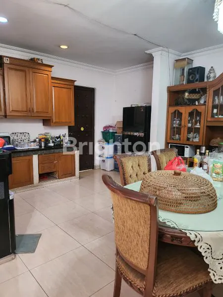 image RUMAH HOEK TAMAN ARIES  (4)