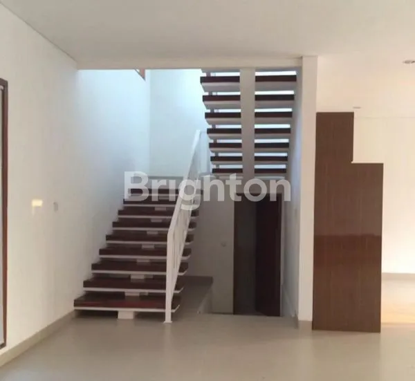 image RUMAH MEWAH DI SENTUL CITY (7)