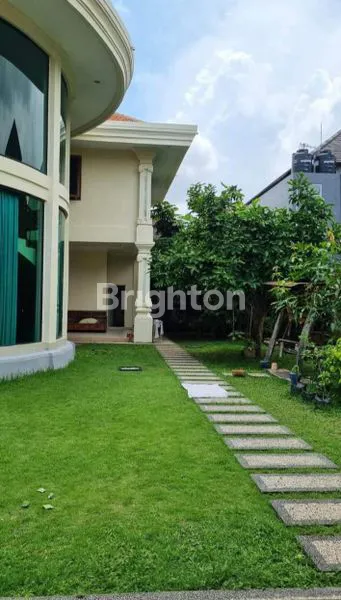 image RUMAH MEWAH 2 LANTAI SEMI FURNISH, DENGAN LUAS TANAH HAMPIR 8 ARE, 5 KAMAR TIDUR DAN 6 TOILET, DI KAWASAN PERUMAHAN ELIT DEKAT SANUR, DENPASAR TIMUR (3)