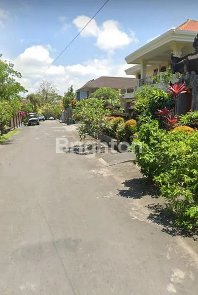 image RUMAH MEWAH 2 LANTAI SEMI FURNISH, DENGAN LUAS TANAH HAMPIR 8 ARE, 5 KAMAR TIDUR DAN 6 TOILET, DI KAWASAN PERUMAHAN ELIT DEKAT SANUR, DENPASAR TIMUR (8)