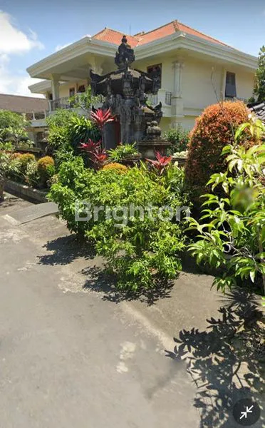 image RUMAH MEWAH 2 LANTAI SEMI FURNISH, DENGAN LUAS TANAH HAMPIR 8 ARE, 5 KAMAR TIDUR DAN 6 TOILET, DI KAWASAN PERUMAHAN ELIT DEKAT SANUR, DENPASAR TIMUR (7)