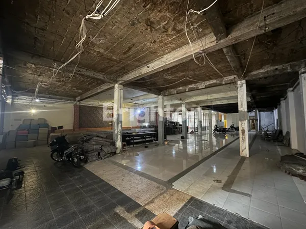 image BANGUNAN TENGAH KOTA LOSS COCOK UNTUK SHOWROOM PARKIRAN LUAS MURAH EMBONG SAWO (3)
