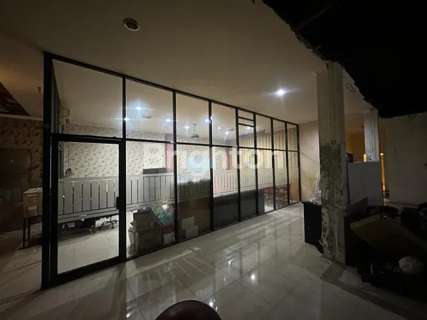 image BANGUNAN TENGAH KOTA LOSS COCOK UNTUK SHOWROOM PARKIRAN LUAS MURAH EMBONG SAWO (4)