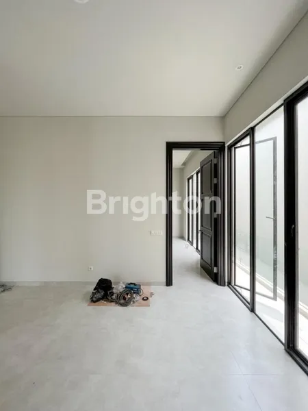 image RUMAH BARU GRESS MINIMALIS DI MANYAR TIRTOASRI BAGUS SIAP PAKAI (6)