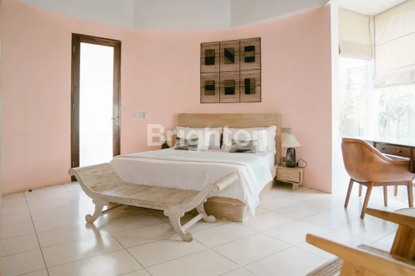 image VILLA DI CANGGU BALI DEKAT FINNS, PANTAI BATU BOLONG (3)