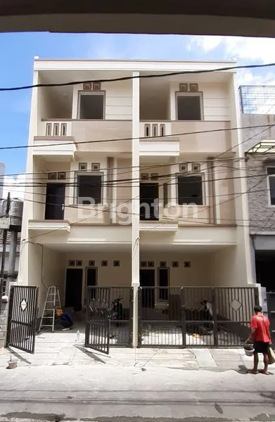 image RUMAH 3 LANTAI TANJUNG DUREN (1)