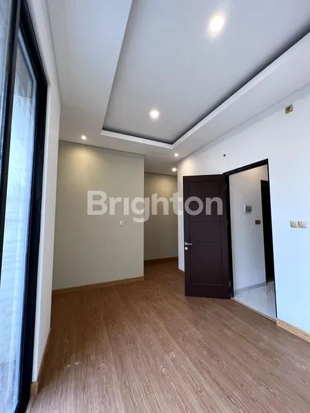 image NEW MODERN HOUSE AREA PAKIS / MAYJEN SUNGKONO 3 LANTAI DEKAT UNIVERSITAS, CIPUTRA WORLD, BINTANG DIPONGGO, DUKUH KUPANG, 10 MENIT KE PUSAT KOTA LOKASI SANGAT STRATEGIS (3)