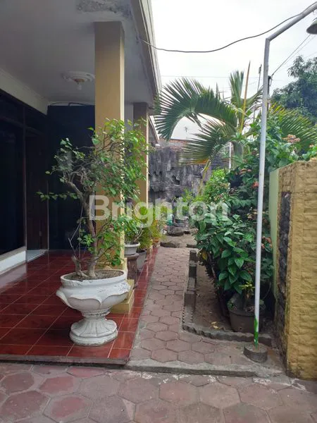 image RUMAH STRATEGIS DI SOLO DEKAT KAMPUS & MALL (3)