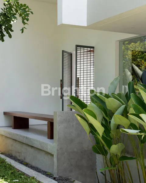 image RUMAH MEWAH BERKELAS DI LOKASI ELIT (5)