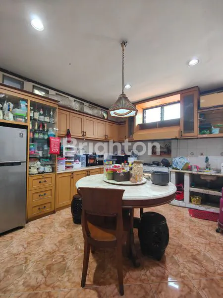 image RUMAH PUSAT KOTA SURABAYA EX HOME INDUSTRI DI PETEMON SIDOMULYO, RUMAH DENGAN GUDANG LUAS DAN COCOK UNTUK USAHA. (2)