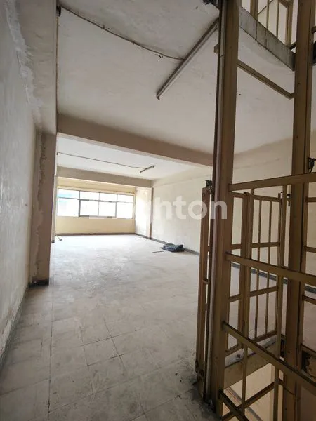 image RUKO PASAR TURI DENGAN LIFT BARANG KOMPLEK RUKO SINAR GALAXY, LOKASI STRATEGIS BERADA DI PUSAT GROSIR SURABAYA (5)