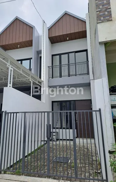 image RUMAH SCANDINAVIAN BARU GRESS 2 LANTAI SIAP HUNI, SELANGKAH KE RAYA KENJERAN PAKUWON CITY MULYOSARI ITS UNAIR  (1)