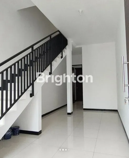 image RUMAH SCANDINAVIAN BARU GRESS 2 LANTAI SIAP HUNI, SELANGKAH KE RAYA KENJERAN PAKUWON CITY MULYOSARI ITS UNAIR  (3)