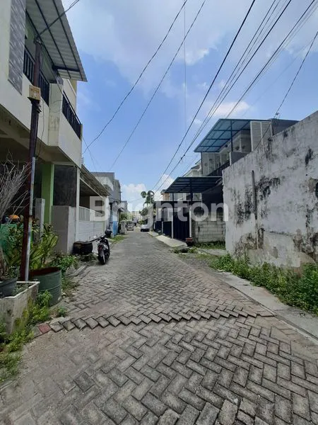 image RUMAH SCANDINAVIAN BARU GRESS 2 LANTAI SIAP HUNI, SELANGKAH KE RAYA KENJERAN PAKUWON CITY MULYOSARI ITS UNAIR  (6)
