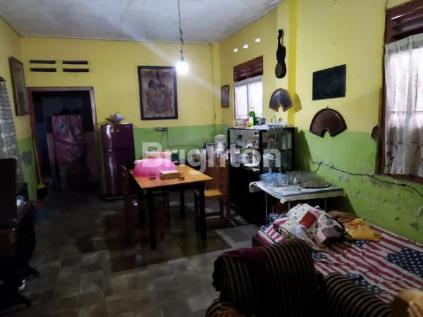image RUMAH DENGAN PEKARANGAN LUAS DEKAT TAMAN MAS KEMAMBANG (4)