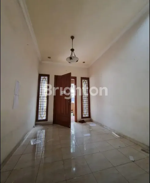 image RUMAH SECOND TERAWAT MANYAR DEKAT WISMA MUKTI, KERTAJAYA INDAH (3)