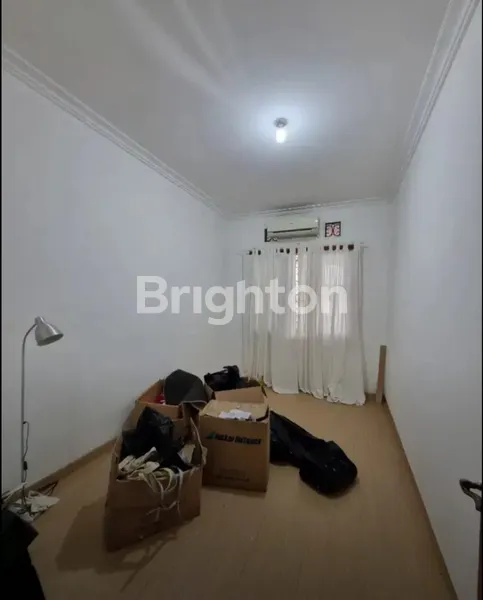 image RUMAH SECOND TERAWAT MANYAR DEKAT WISMA MUKTI, KERTAJAYA INDAH (5)