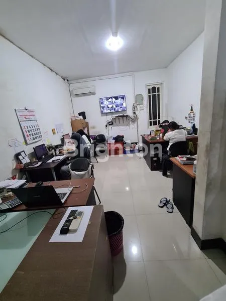 image RUKO 3 LANTAI SIAP PAKAI NEGO TIPIS (8)