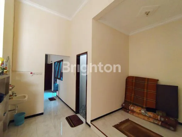 image RUMAH SIAP HUNI TERAWAT BAGUS AREA BURING MALANG (2)