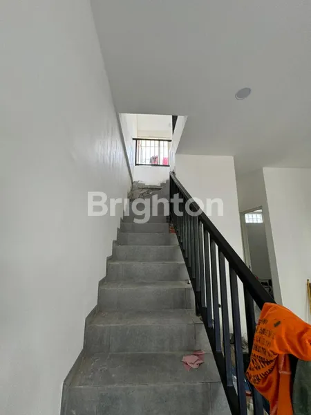 image RUMAH BARU GRESS DESAIN MINIMALIS DI PANTAI MENTARI SURABAYA (5)