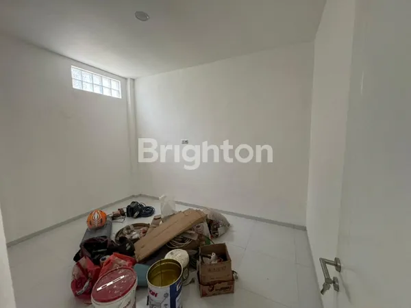 image RUMAH BARU GRESS DESAIN MINIMALIS DI PANTAI MENTARI SURABAYA (6)