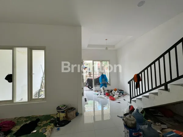 image RUMAH BARU GRESS DESAIN MINIMALIS DI PANTAI MENTARI SURABAYA (7)