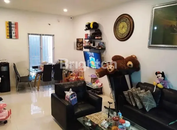 image RUMAH DENGAN VIEW DEPAN KOLAM RENANG DI ANGGREK MAS 2 BATAM CENTRE (2)