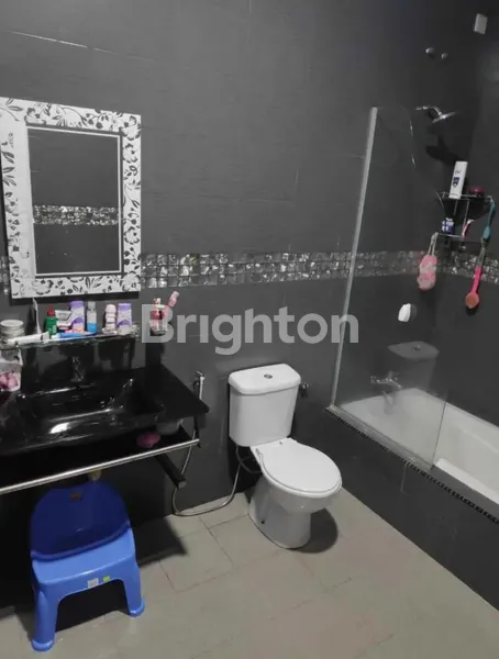 image RUMAH DENGAN VIEW DEPAN KOLAM RENANG DI ANGGREK MAS 2 BATAM CENTRE (3)