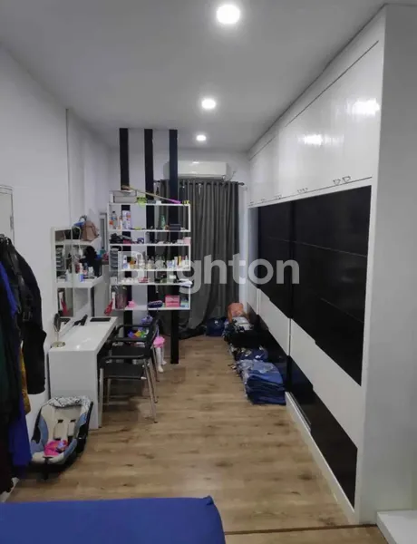 image RUMAH DENGAN VIEW DEPAN KOLAM RENANG DI ANGGREK MAS 2 BATAM CENTRE (5)