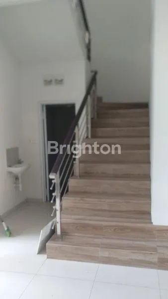 image RUMAH MINIMALIS TERAWAT JEMURSARI SURABAYA SELATAN (5)