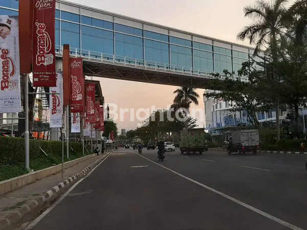 image THE ONLY ONE SUPER PREMIUM COMMERCIAL AREA! LANGKA! JUAL CEPAT RUMAH NOL JALAN UTAMA RAYA DHARMAHUSADA INDAH DEPAN GALAXY MALL (3)