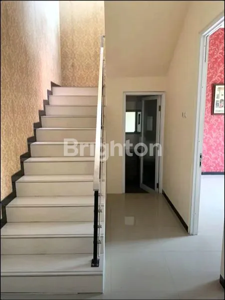image RUMAH MINIMALIS 2 LANTAI SELANGKAH DARI RAYA MERR (3)