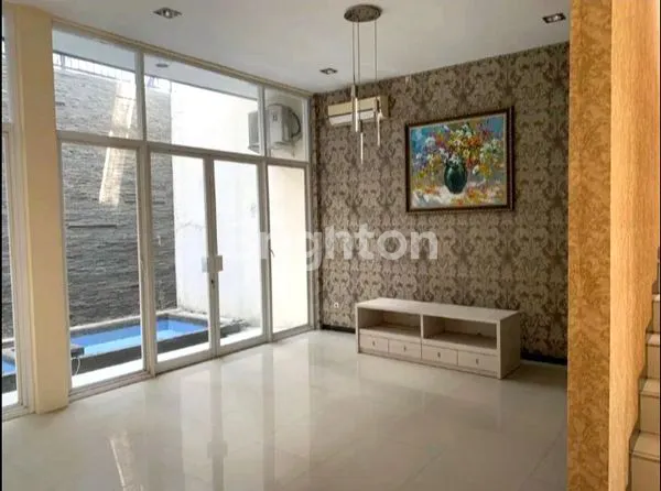 image RUMAH MINIMALIS 2 LANTAI SELANGKAH DARI RAYA MERR (5)