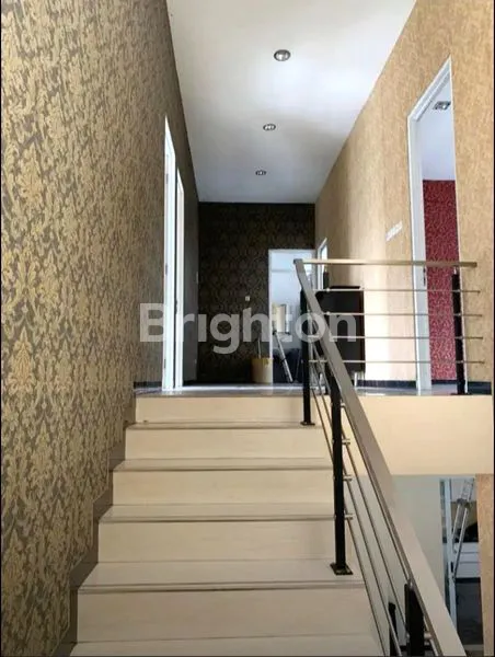 image RUMAH MINIMALIS 2 LANTAI SELANGKAH DARI RAYA MERR (8)