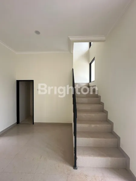 image RUMAH MODERN DE ROLLACE PALACE MEPET TOL JATIWARNA (3)