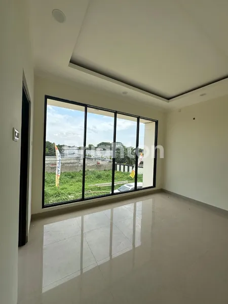 image RUMAH MODERN DE ROLLACE PALACE MEPET TOL JATIWARNA (5)