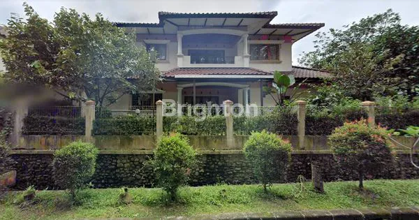RUMAH ASRI NYAMAN SEMI FURNISHED DI KAWASAN SEJUK SIAP HUNI POSISI HOOK