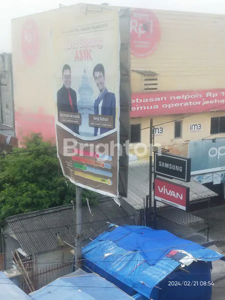 image RUMAH DENGAN HALAMAN YANG LUAS (3)