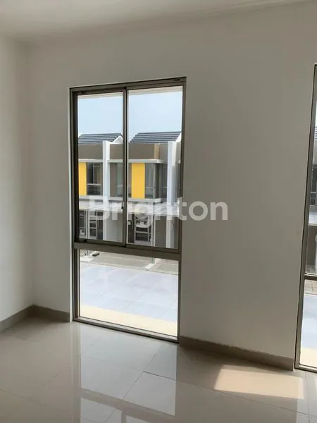 image TERMURAH! RUMAH MINIMALIS MODERN PIK 2 SIAP HUNI CLUSTER HAWAII UKURAN 4,5X10M 2 LANTAI, SUDAH AJB, FASILITAS CLUB HOUSE & POOL (2)