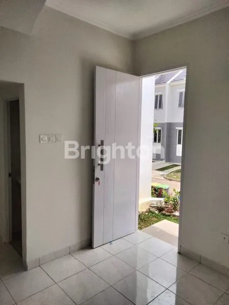 image RUMAH 2 LANTAI BANGUNAN BARU SIAP HUNI DI PERUMAHAN  GRAND CITY (2)