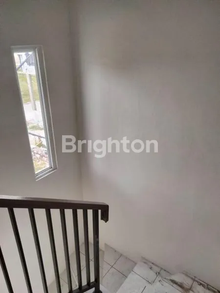 image RUMAH 2 LANTAI BANGUNAN BARU SIAP HUNI DI PERUMAHAN  GRAND CITY (7)