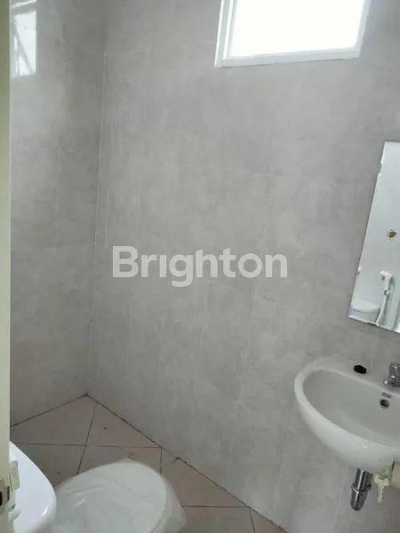image RUMAH 2 LANTAI BANGUNAN BARU SIAP HUNI DI PERUMAHAN  GRAND CITY (8)