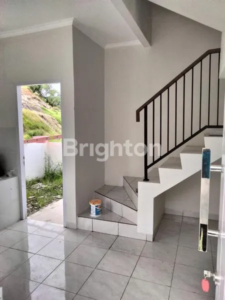 image RUMAH 2 LANTAI BANGUNAN BARU SIAP HUNI DI PERUMAHAN  GRAND CITY (5)