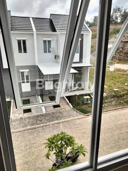 image RUMAH 2 LANTAI BANGUNAN BARU SIAP HUNI DI PERUMAHAN  GRAND CITY (1)