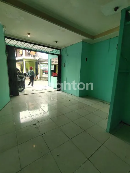 image KIOS GANDENG 3 STRATEGIS DIDEPOK (3)