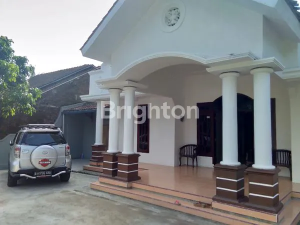 image RUMAH ASRI BOJA TAMAN LUAS CARPORT 4-5 MOBIL (2)