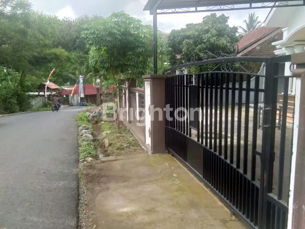 image RUMAH ASRI BOJA TAMAN LUAS CARPORT 4-5 MOBIL (3)