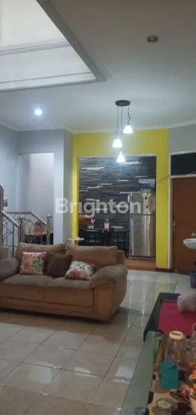 image RUMAH 2 LANTAI DI PERUM BABATAN PILANG RAYA, BABATAN, KEC WIYUNG, SURABAYA (4)